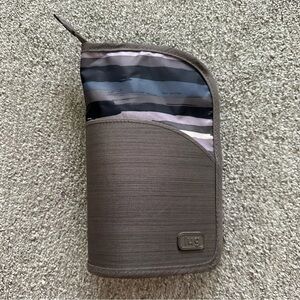 Lug Canoe Brush Holder Brushed Grey with Ocean‎ Blue Stripe Design Travel Pouch